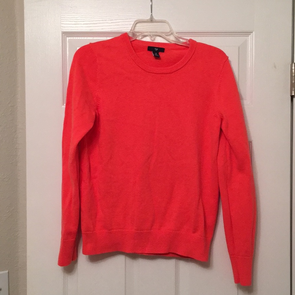 Gap sweater